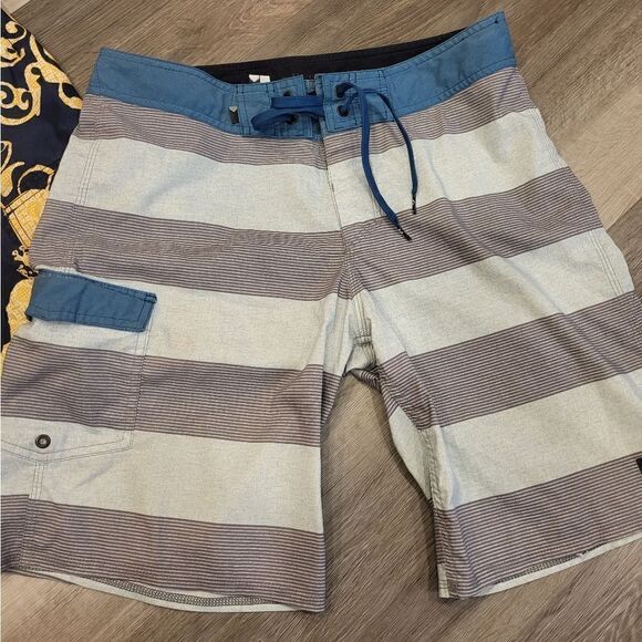 Bundle of 2 men's swim shorts - Picture 6 of 6